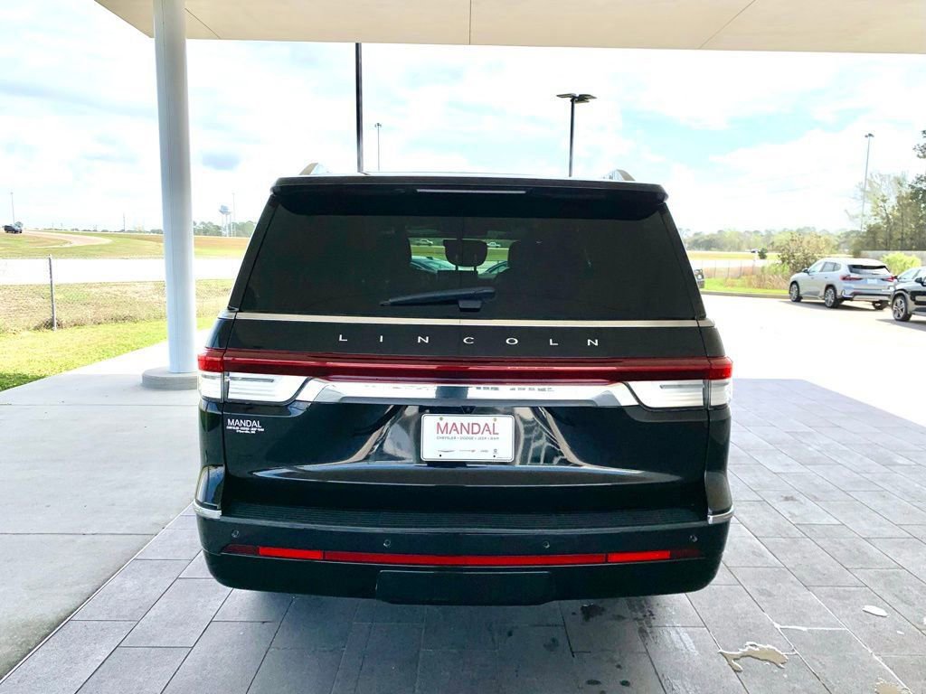 Used 2024 Lincoln Navigator L Premiere image 6