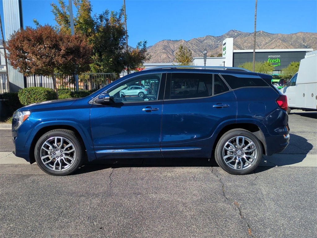 Used 2022 GMC Terrain Denali w/ Denali Premium Package image 2