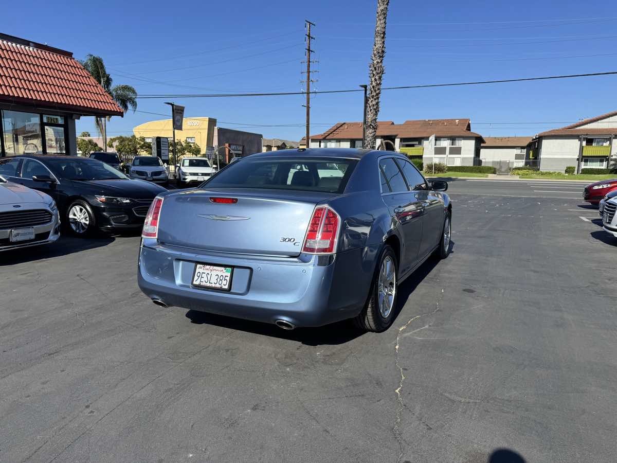 Used 2011 Chrysler 300 C RWD image 5