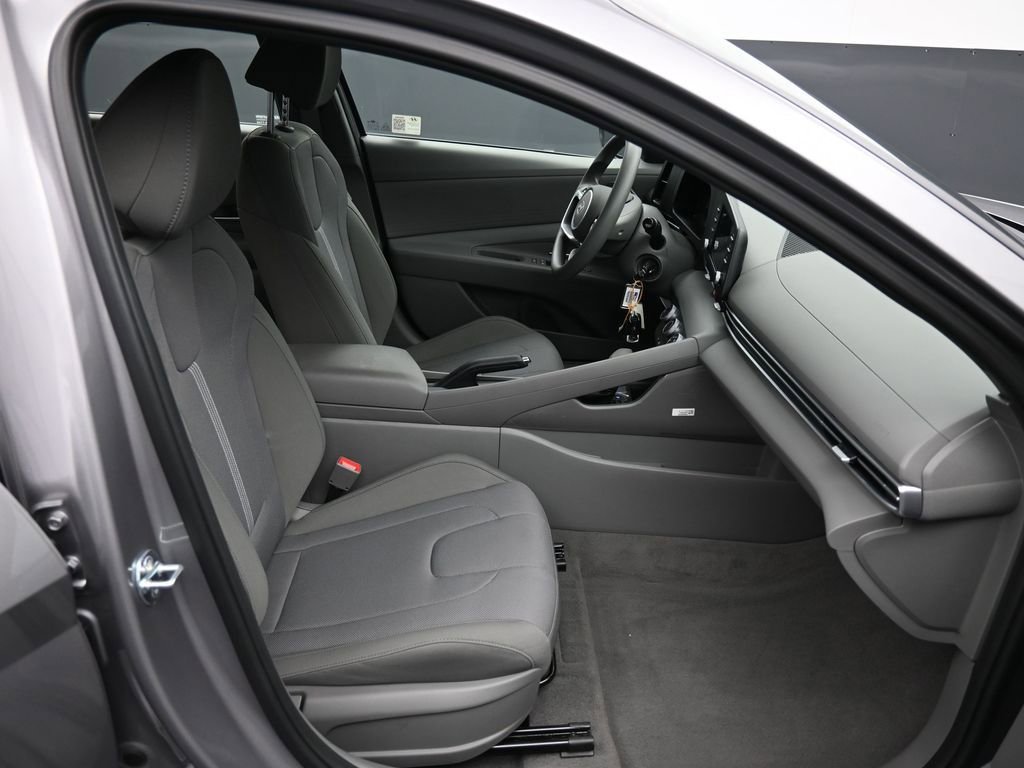 Certified 2025 Hyundai Elantra SE image 24