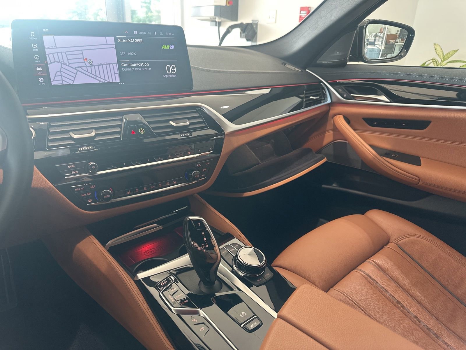 Used 2023 BMW M550i xDrive w/ Dynamic Handling Package image 23