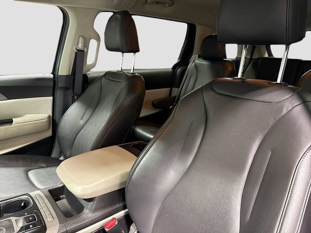 Used 2022 Kia Carnival LX FWD image 20