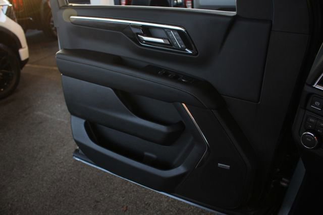 Used 2025 Chevrolet Suburban Premier image 17
