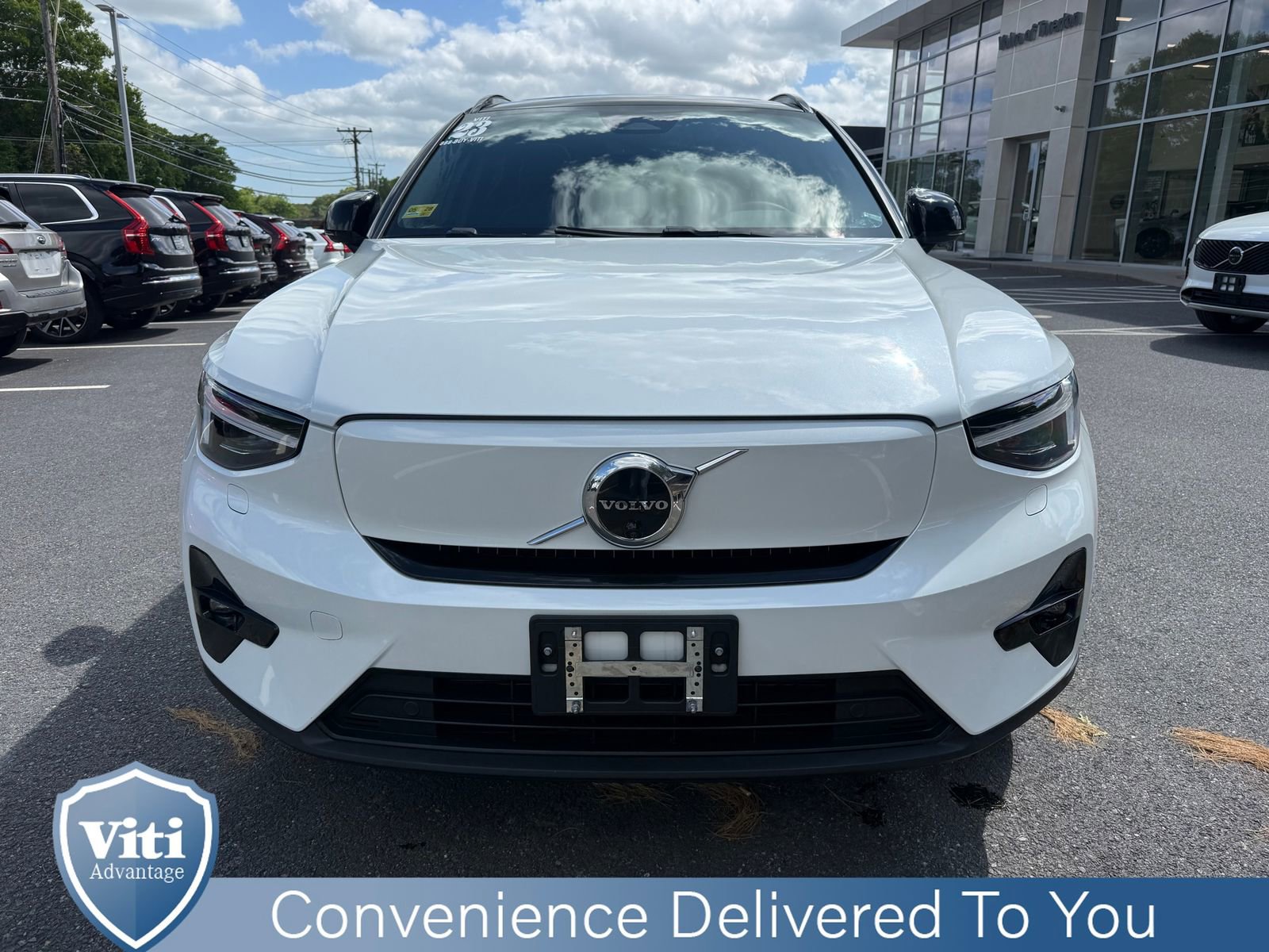 Used 2023 Volvo XC40 Recharge Ultimate w/ Protection Package Premier AWD/4WD image 3