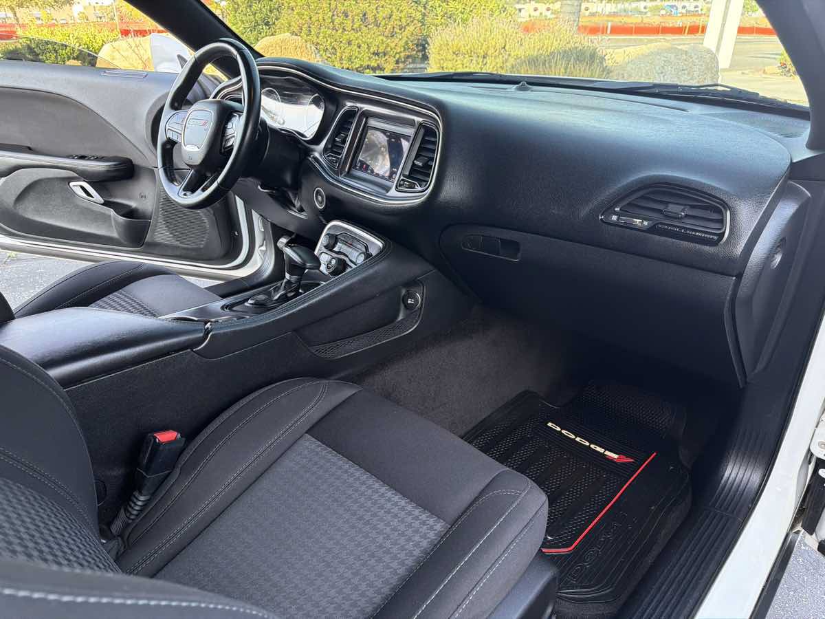 Used 2018 Dodge Challenger SXT RWD image 27