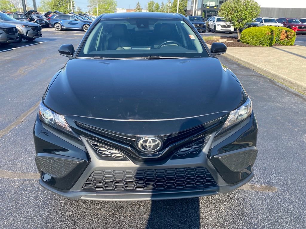 Used 2022 Toyota Camry SE FWD image 3