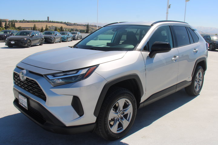 Certified 2023 Toyota RAV4 LE AWD/4WD image 6