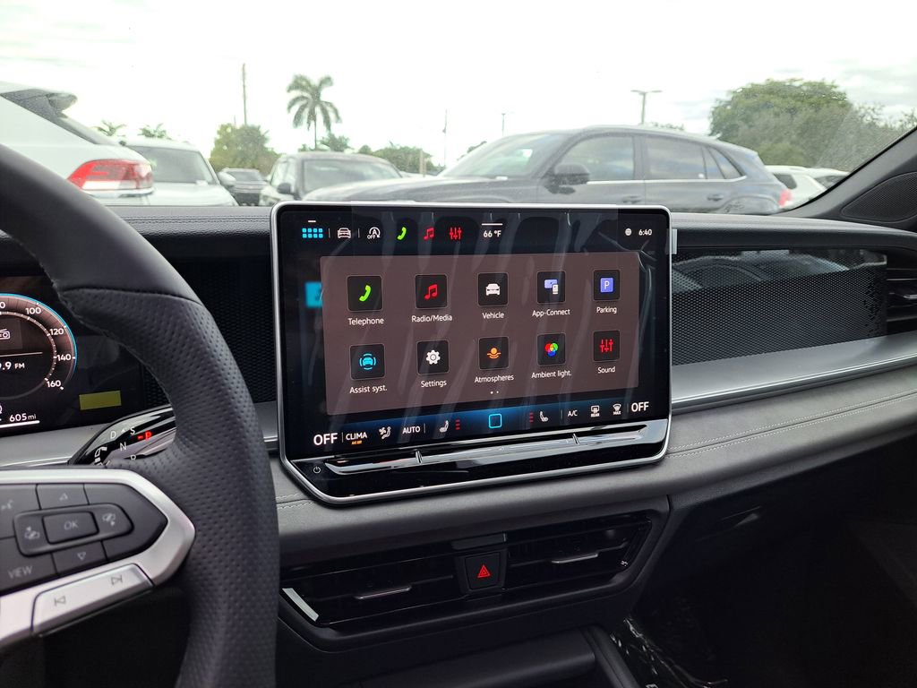 New 2026 Volkswagen Tiguan SE R-Line FWD image 9