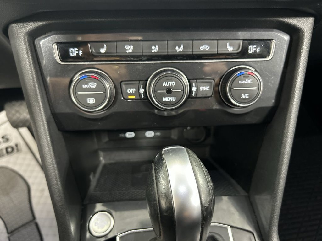 Used 2021 Volkswagen Tiguan SE w/ Panoramic Sunroof Package AWD/4WD image 16