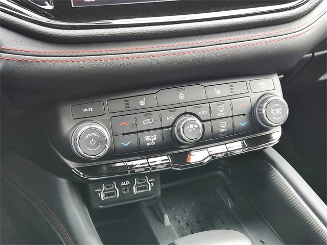 Used 2025 Dodge Durango R/T w/ Trailer Tow Group IV image 29