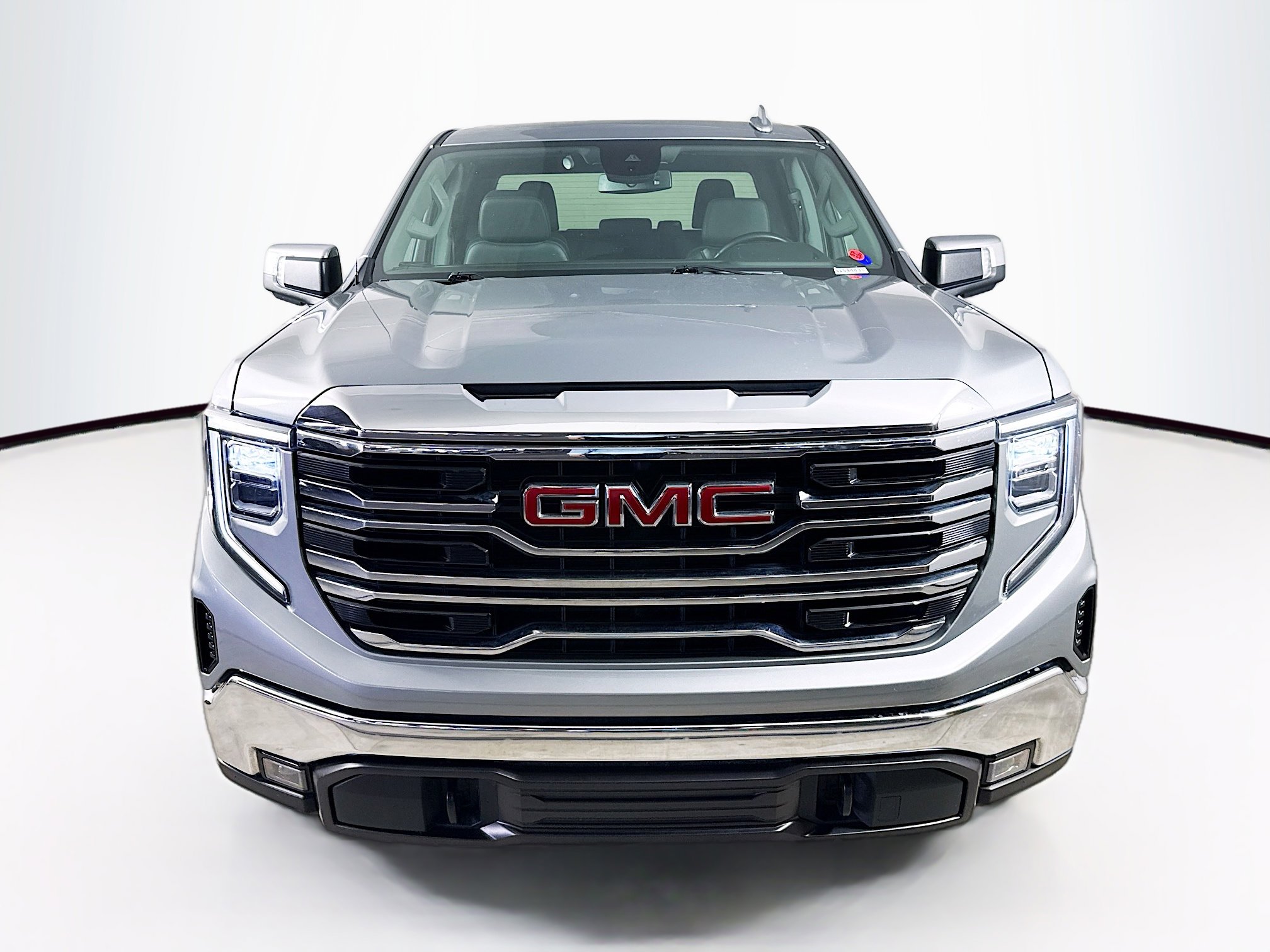 Used 2025 GMC Sierra 1500 SLT image 3