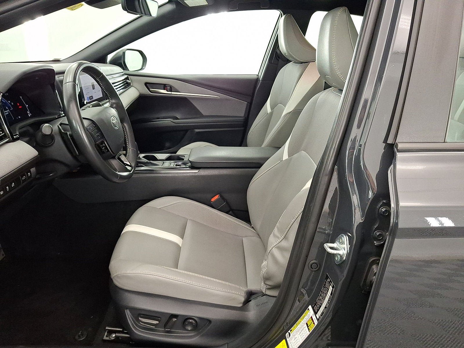 Certified 2025 Toyota Camry SE w/ Convenience Package AWD/4WD image 3