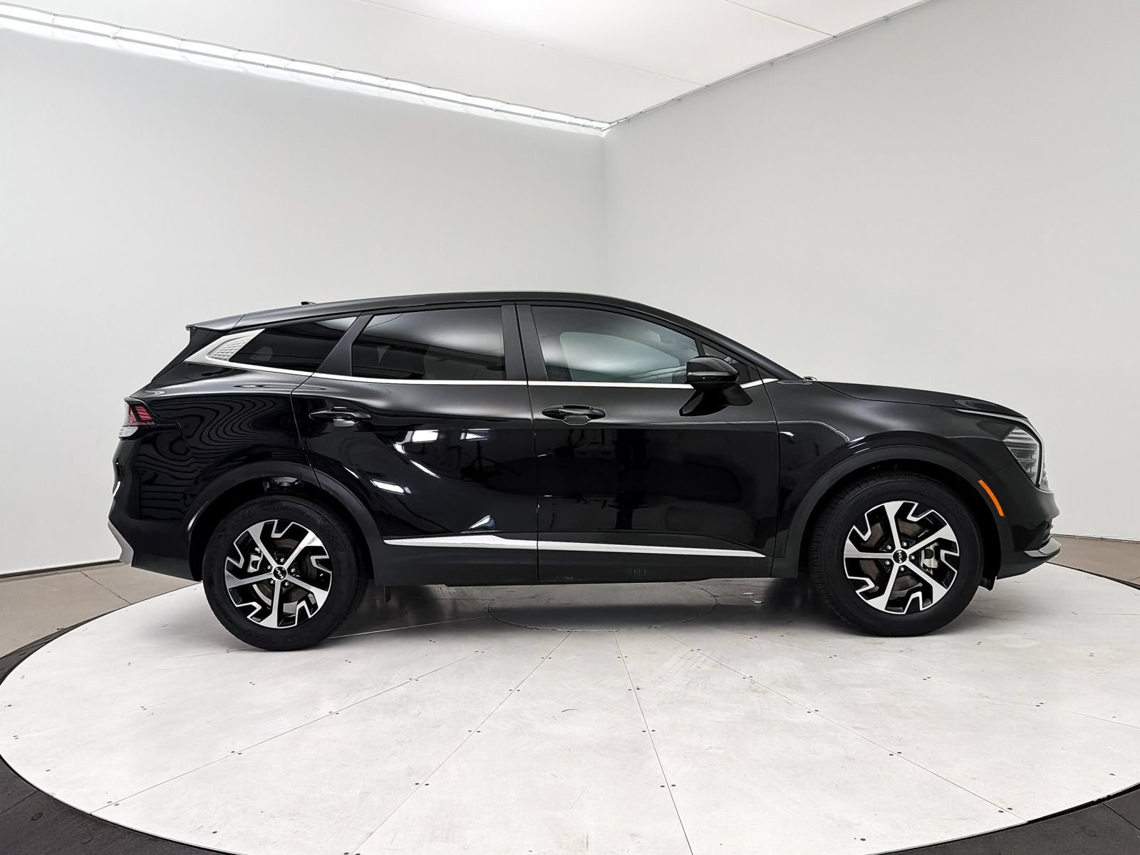 Certified 2025 Kia Sportage EX FWD image 29