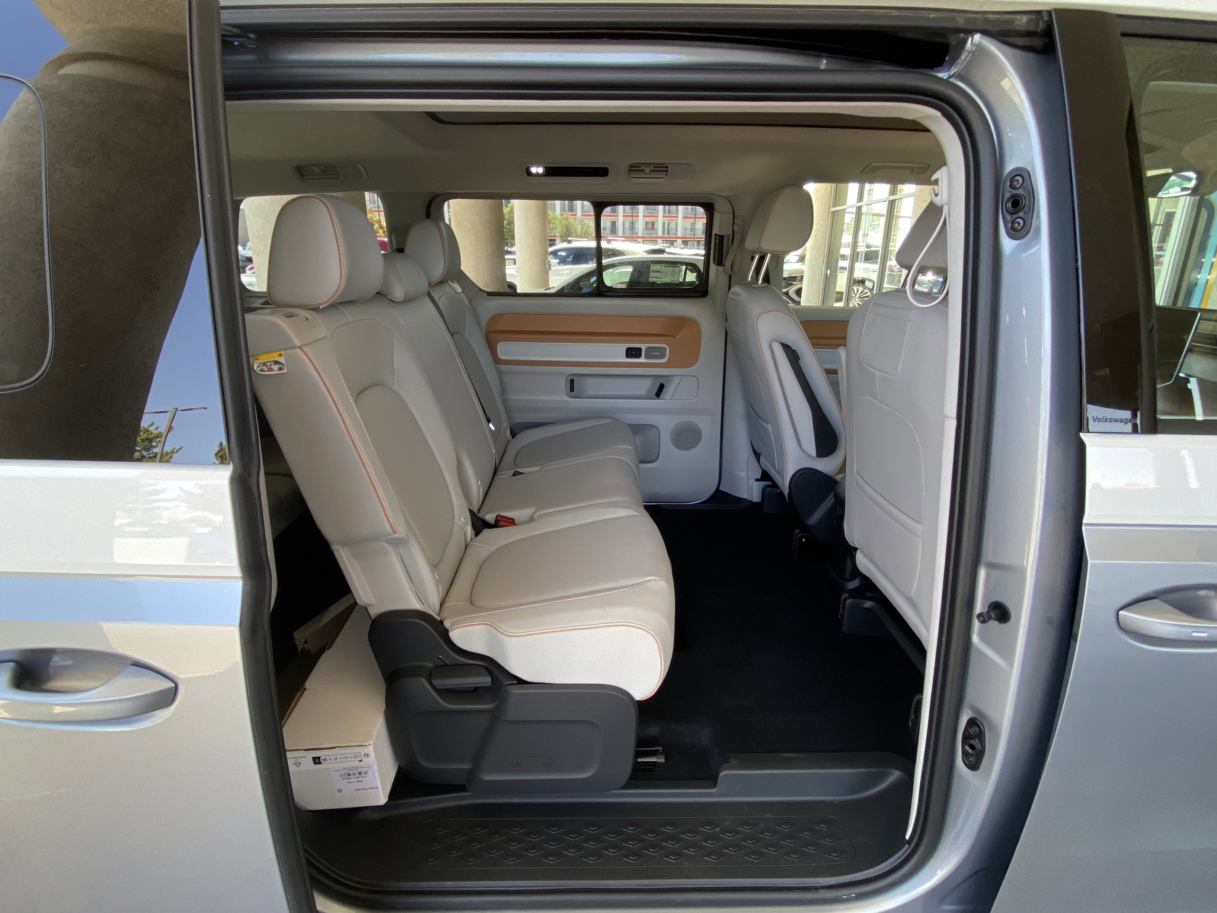 Used 2025 Volkswagen ID. Buzz 1st Edition image 36