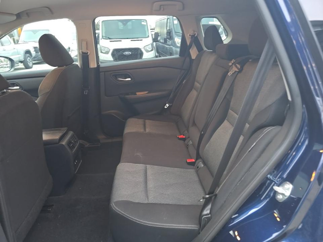Used 2025 Nissan Rogue SV AWD/4WD image 11