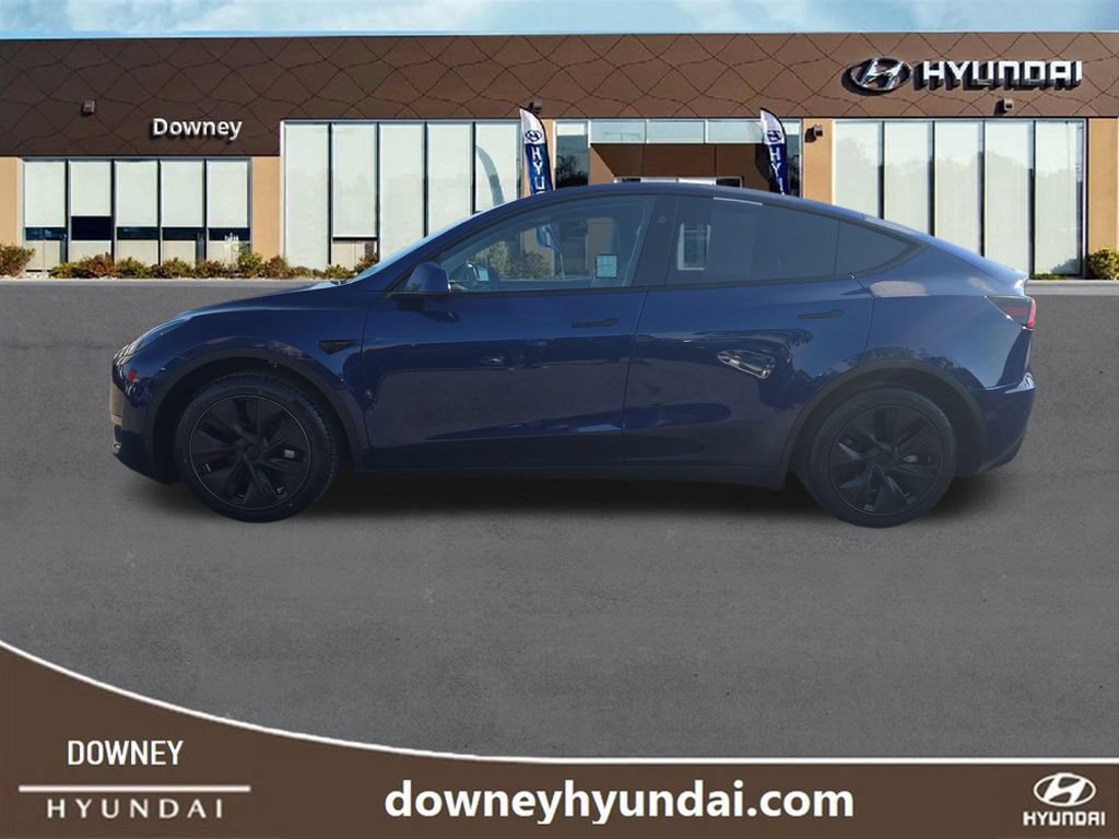 Used 2025 Tesla Model Y Long Range RWD video 2