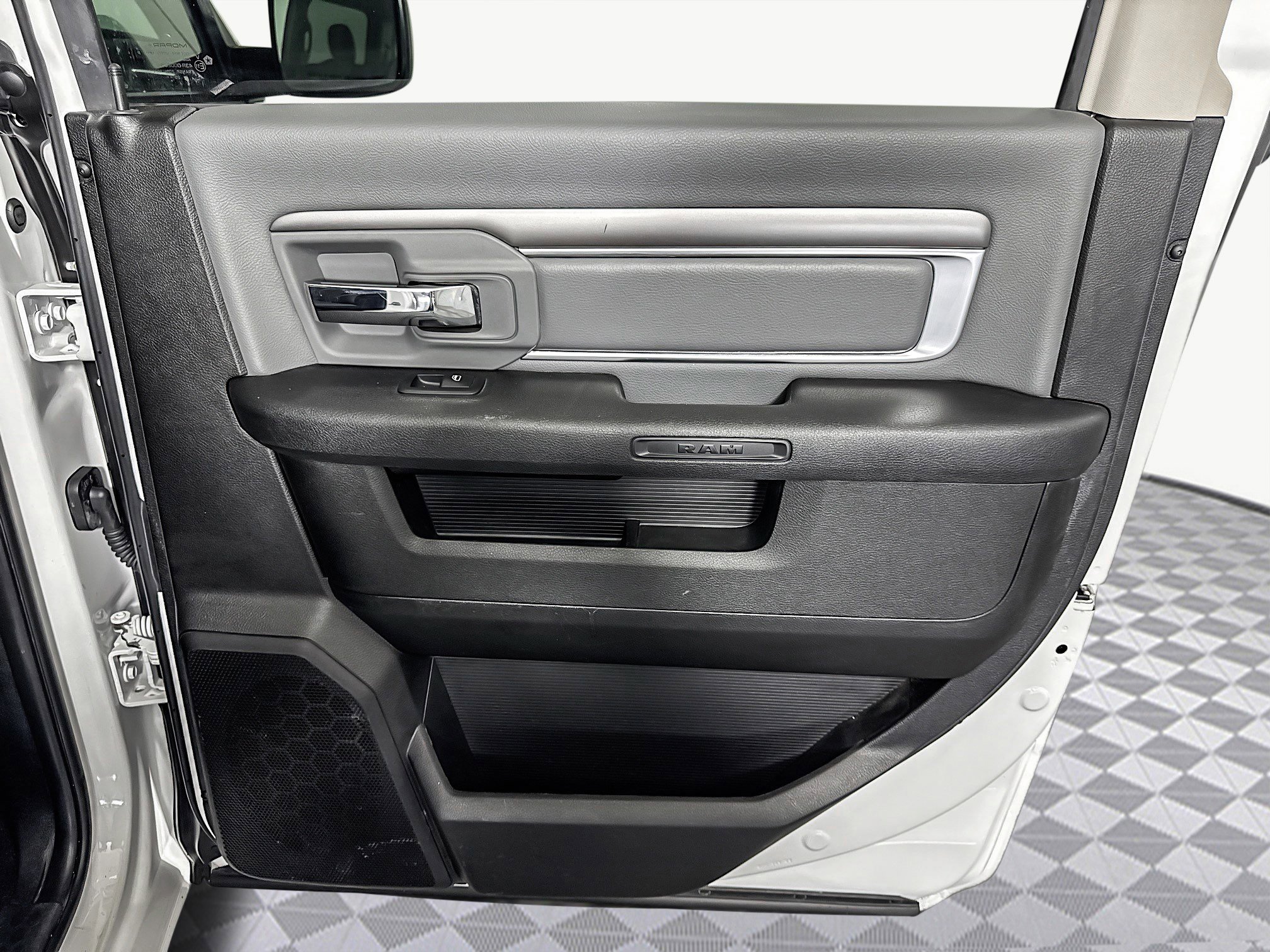 Used 2021 RAM 1500 Classic SLT image 27