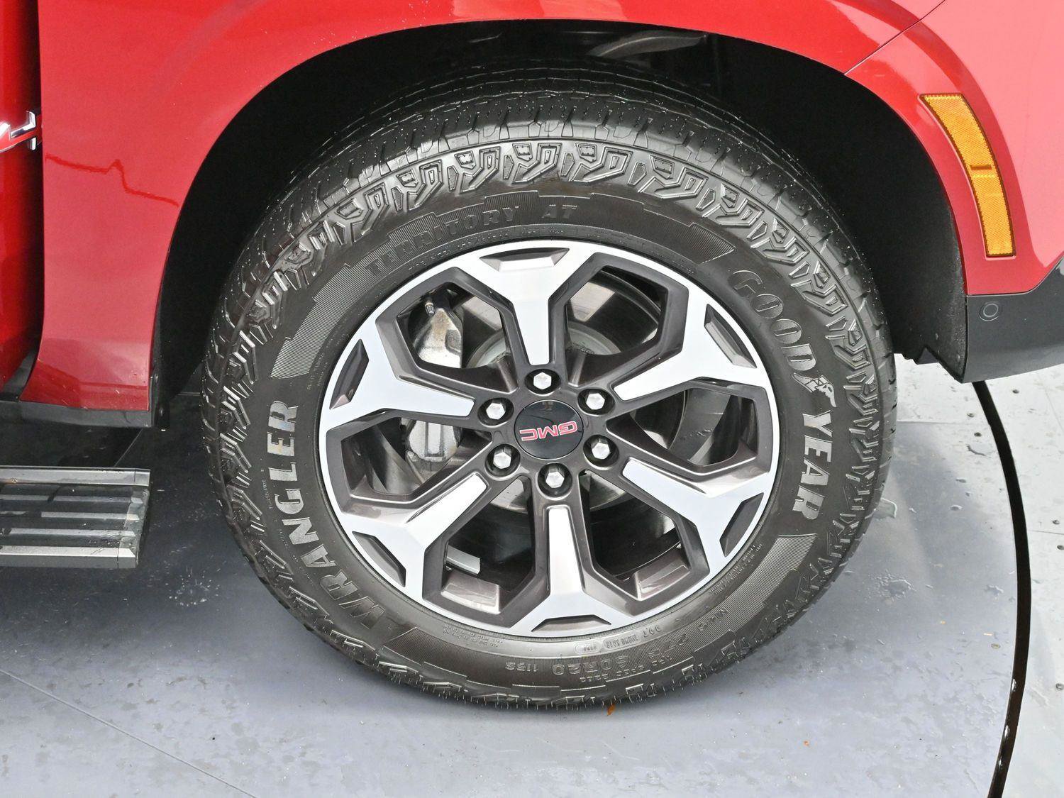 Used 2025 GMC Yukon XL AT4 Ultimate AWD/4WD image 38