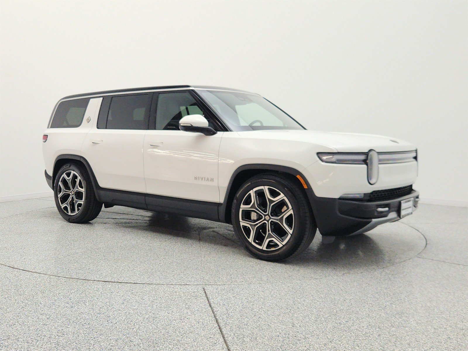 Used 2025 Rivian R1S Adventure AWD/4WD image 3