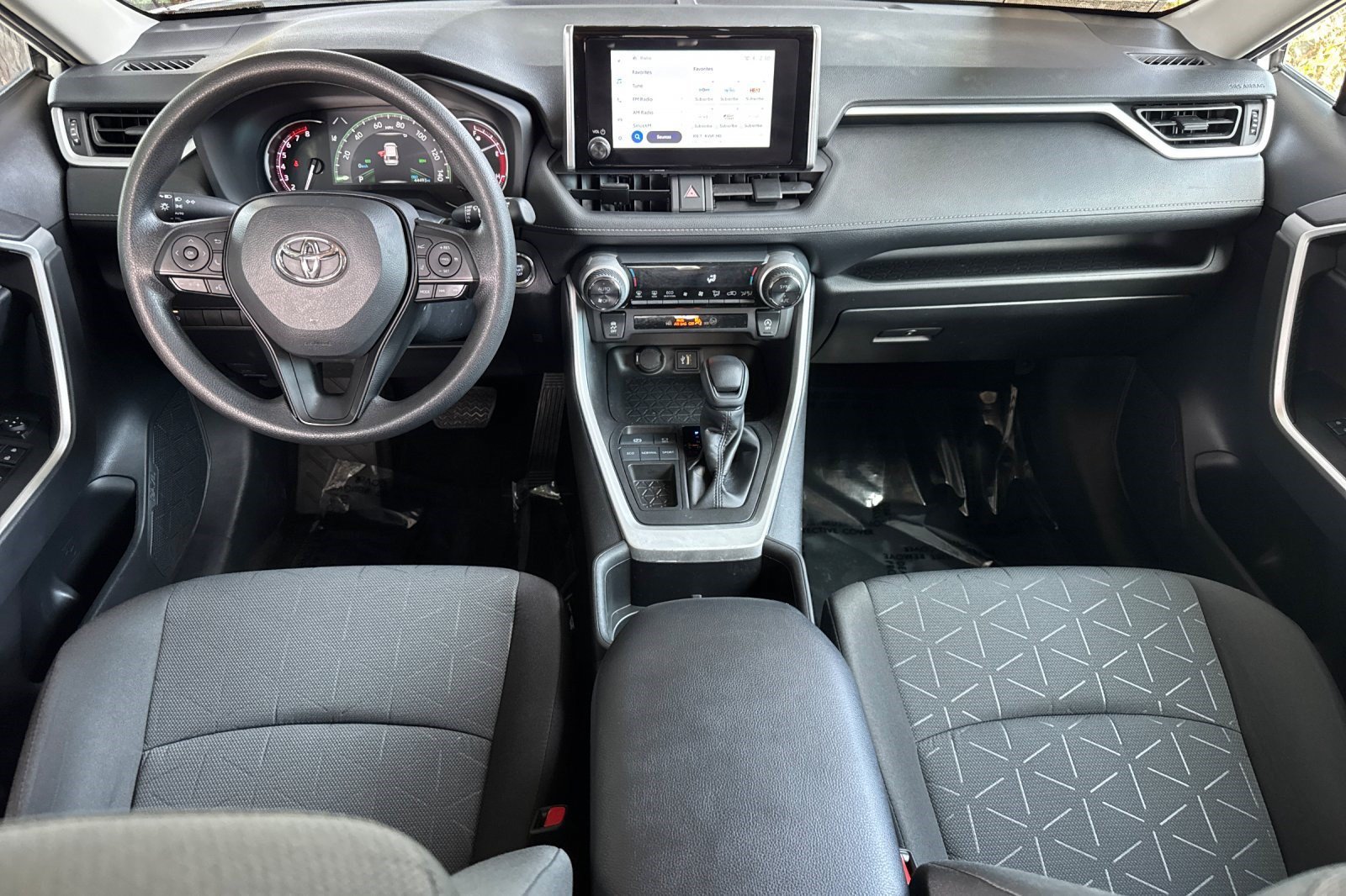 Used 2023 Toyota RAV4 XLE w/ Convenience Package FWD image 15