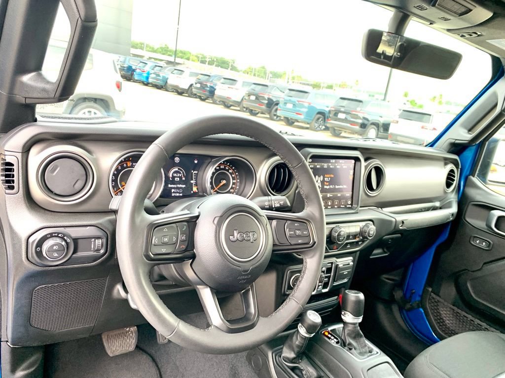 Used 2023 Jeep Gladiator Sport AWD/4WD image 15