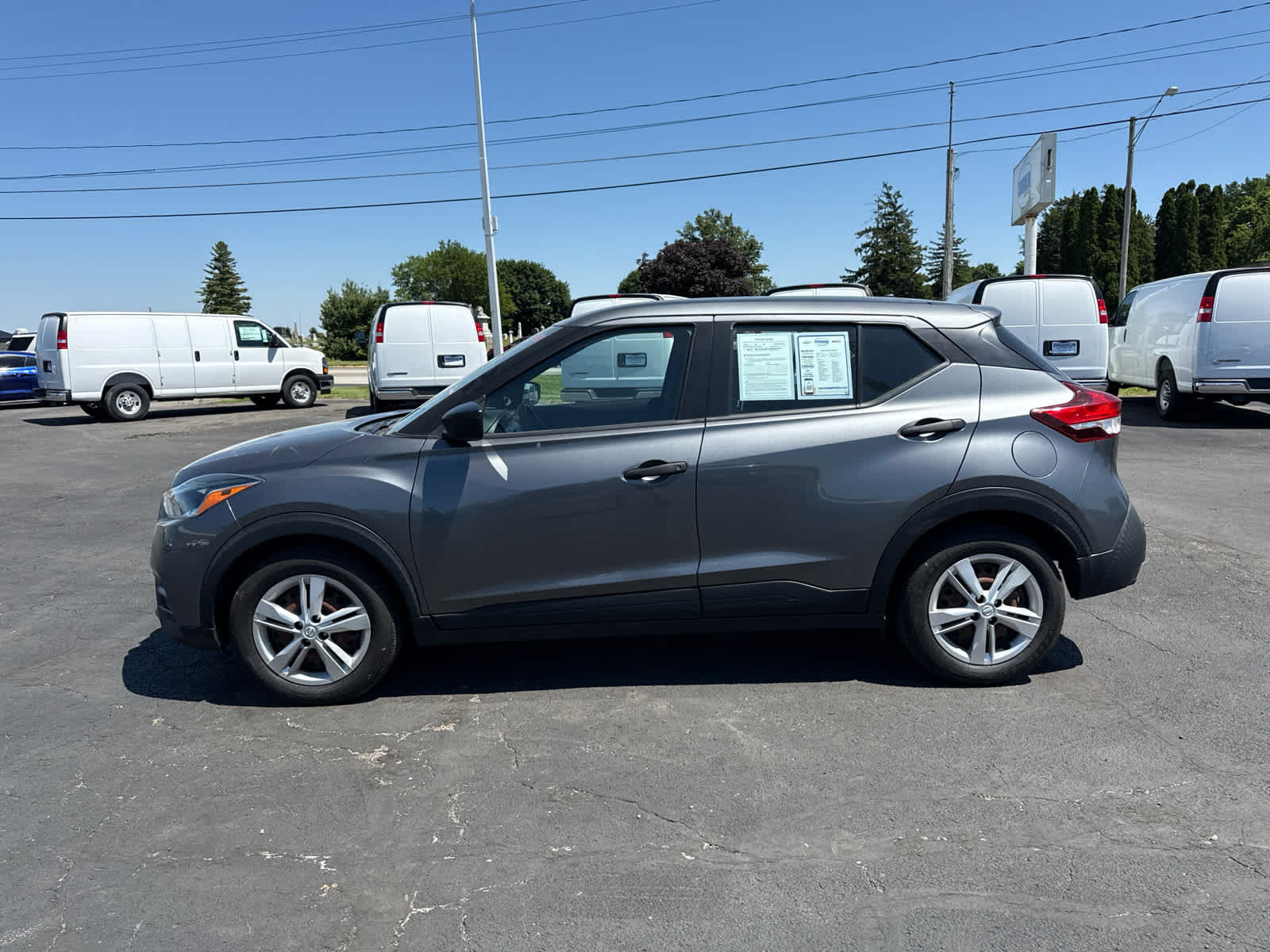 Used 2020 Nissan Kicks S FWD image 2