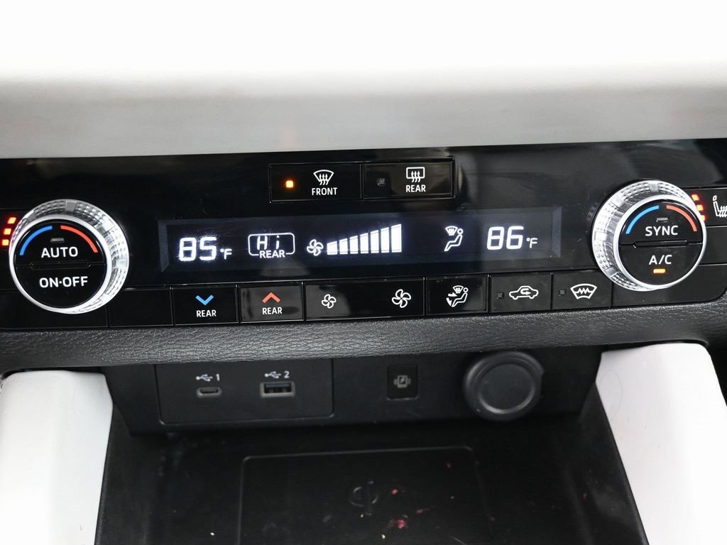 Used 2023 Mitsubishi Outlander SEL image 28