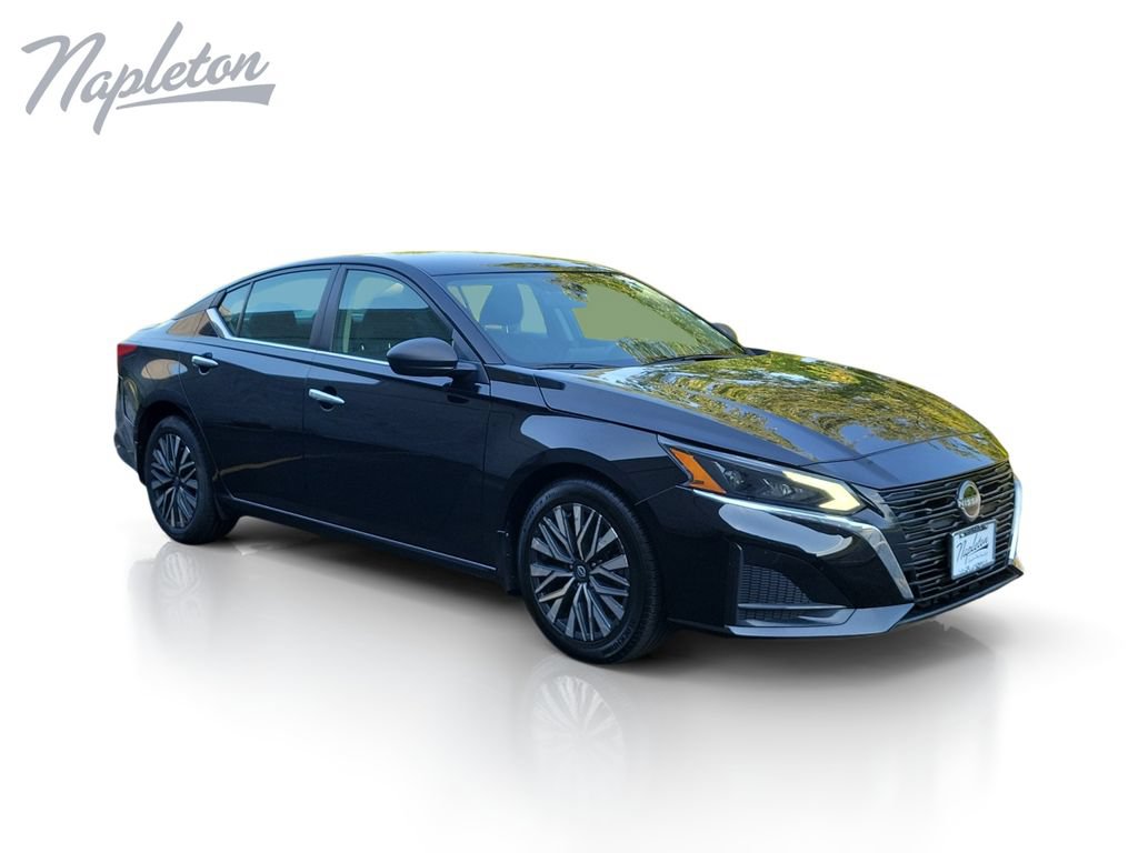 Used 2024 Nissan Altima 2.5 SV FWD image 8
