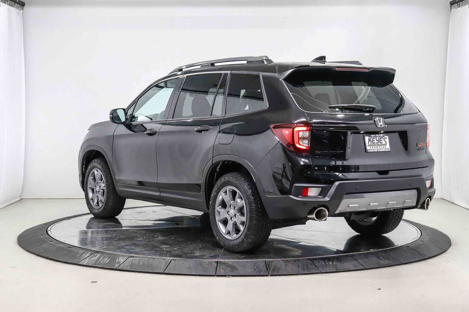 Used 2024 Honda Passport TrailSport image 2
