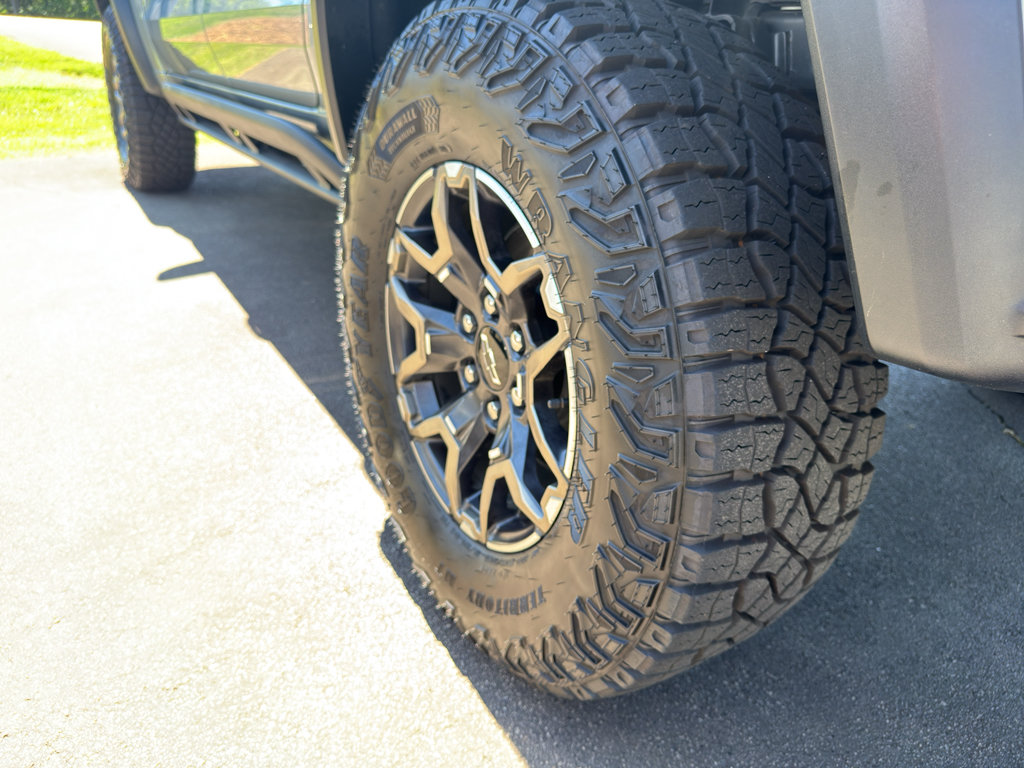 Used 2025 Chevrolet Colorado ZR2 w/ Technology Package AWD/4WD image 8
