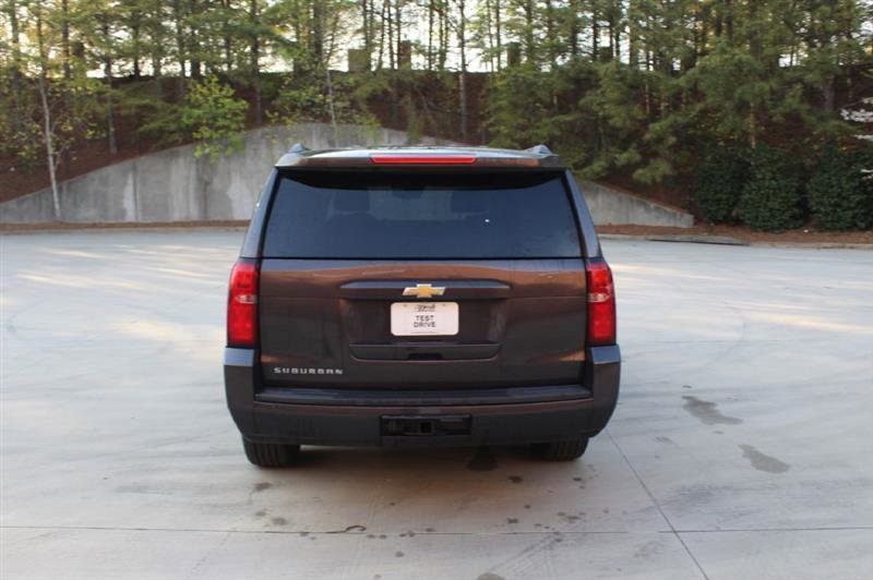 Used 2017 Chevrolet Suburban LT image 4