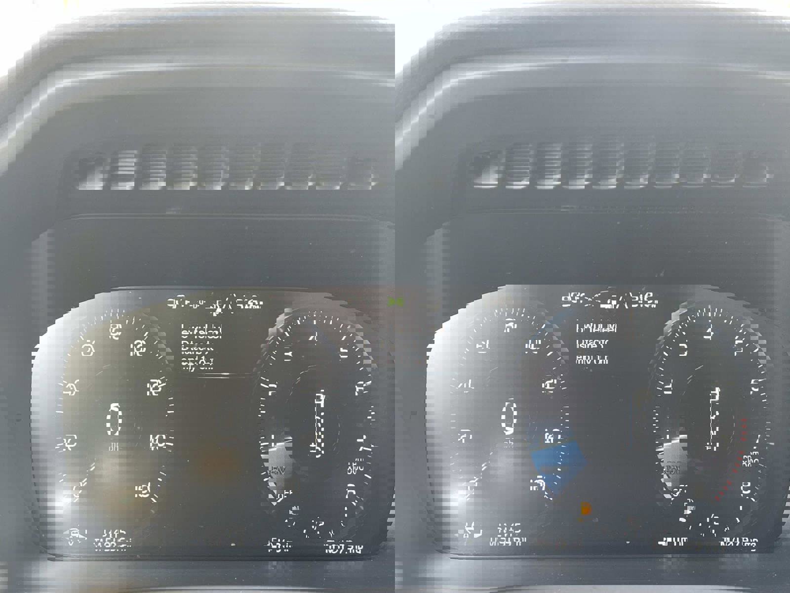 Used 2016 Volvo XC90 T6 Momentum w/ Momentum Plus Package image 24