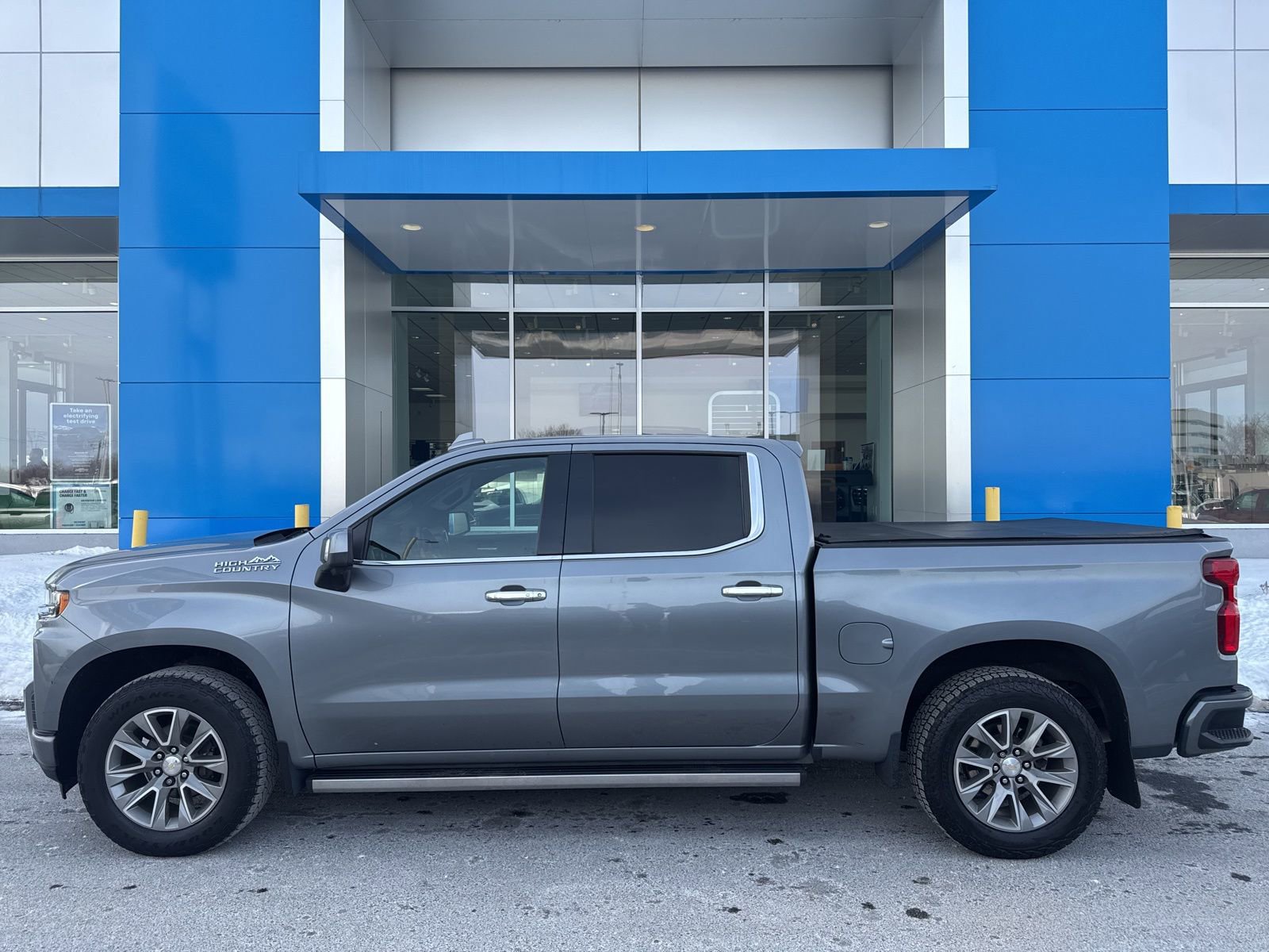Used 2021 Chevrolet Silverado 1500 High Country w/ Technology Package image 8