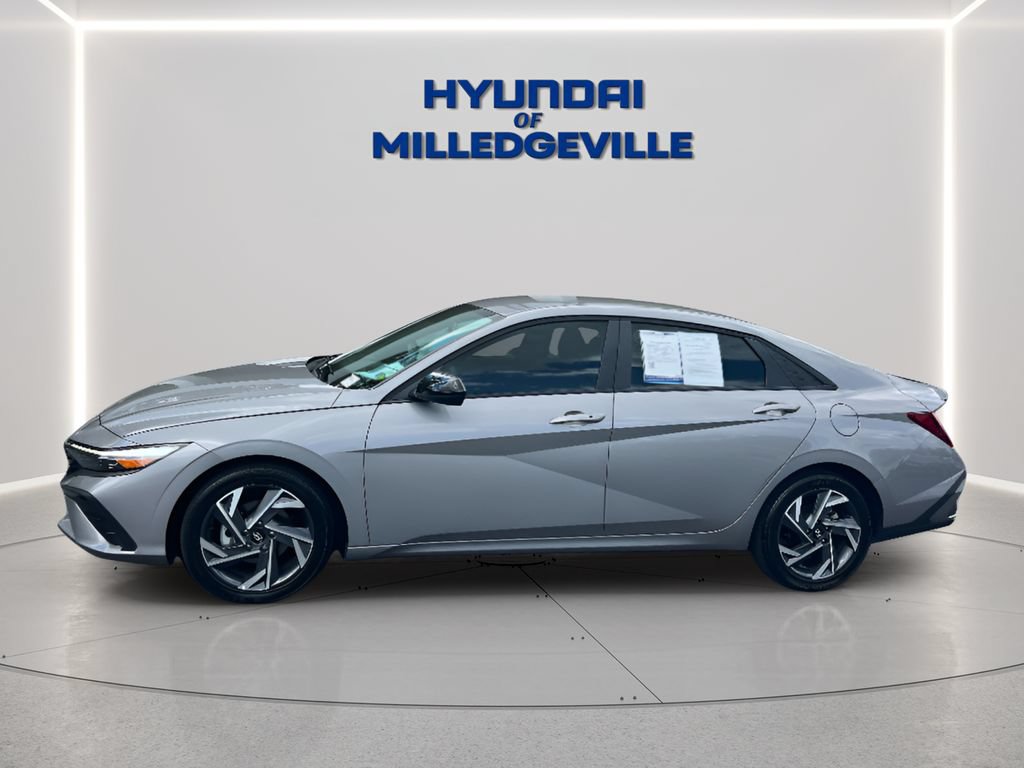 Used 2025 Hyundai Elantra Sport FWD image 3