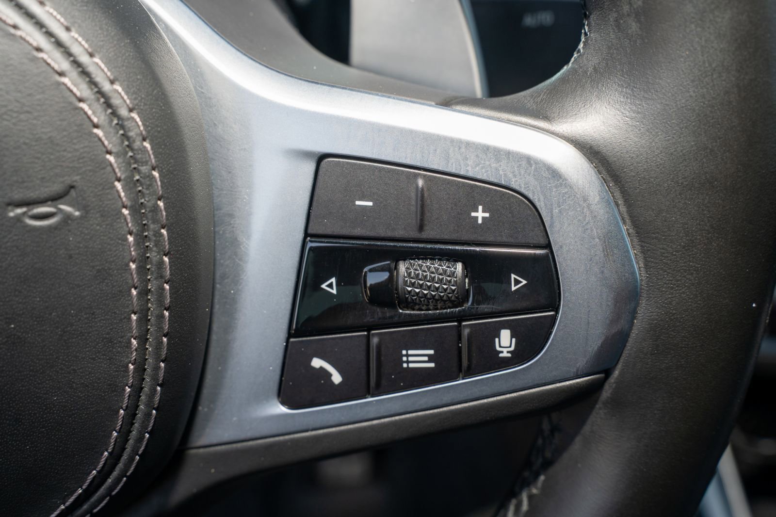 Used 2022 BMW X6 M50i w/ Executive Package image 33