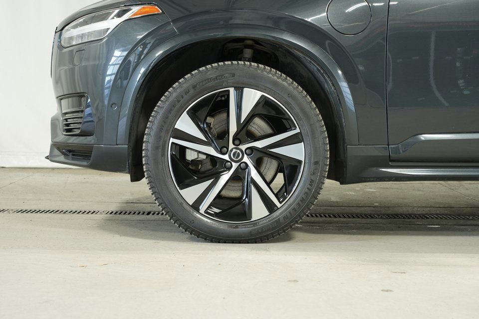 Used 2022 Volvo XC90 T8 R-Design w/ Advanced Package image 38