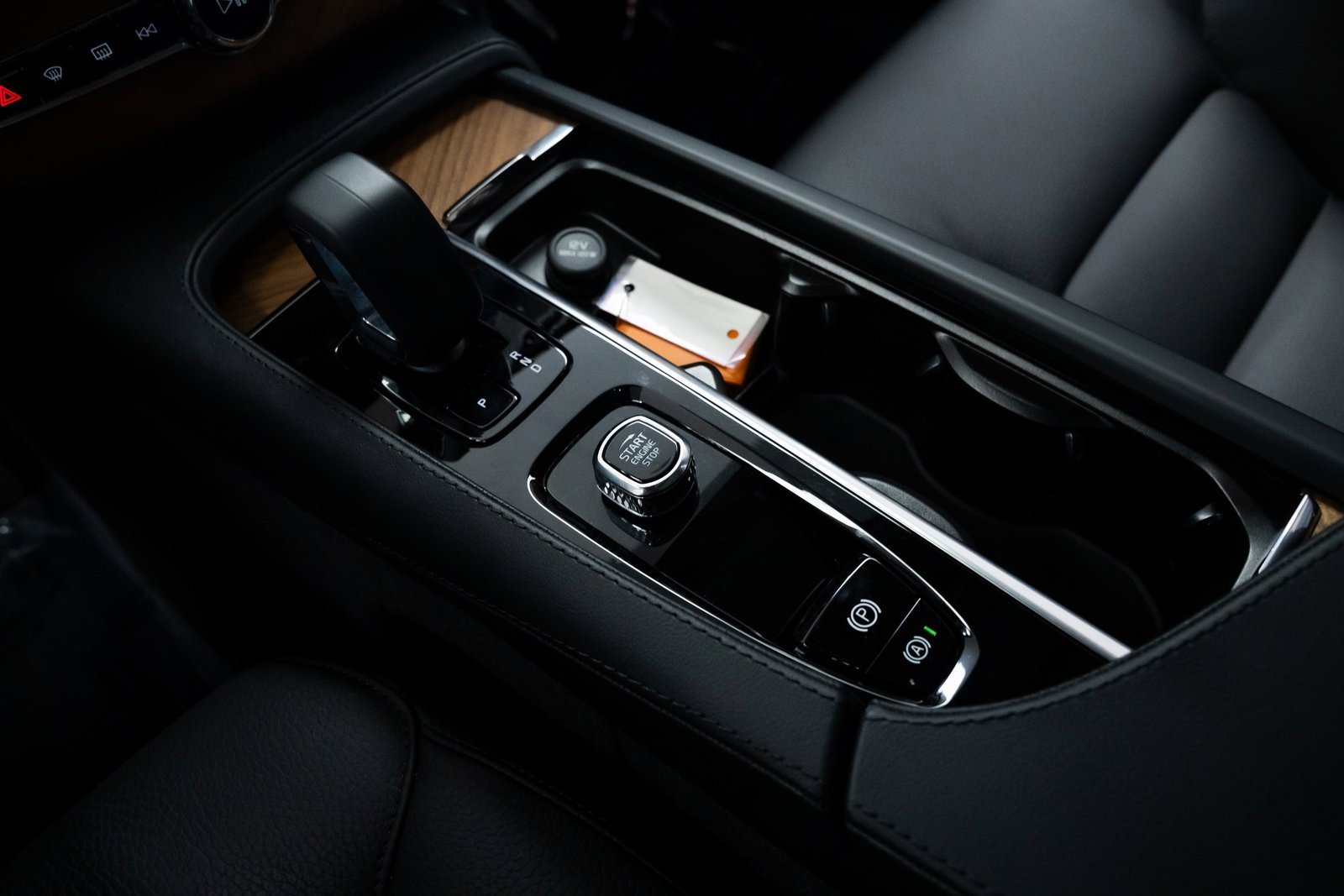 Used 2025 Volvo XC90 T8 Plus image 15