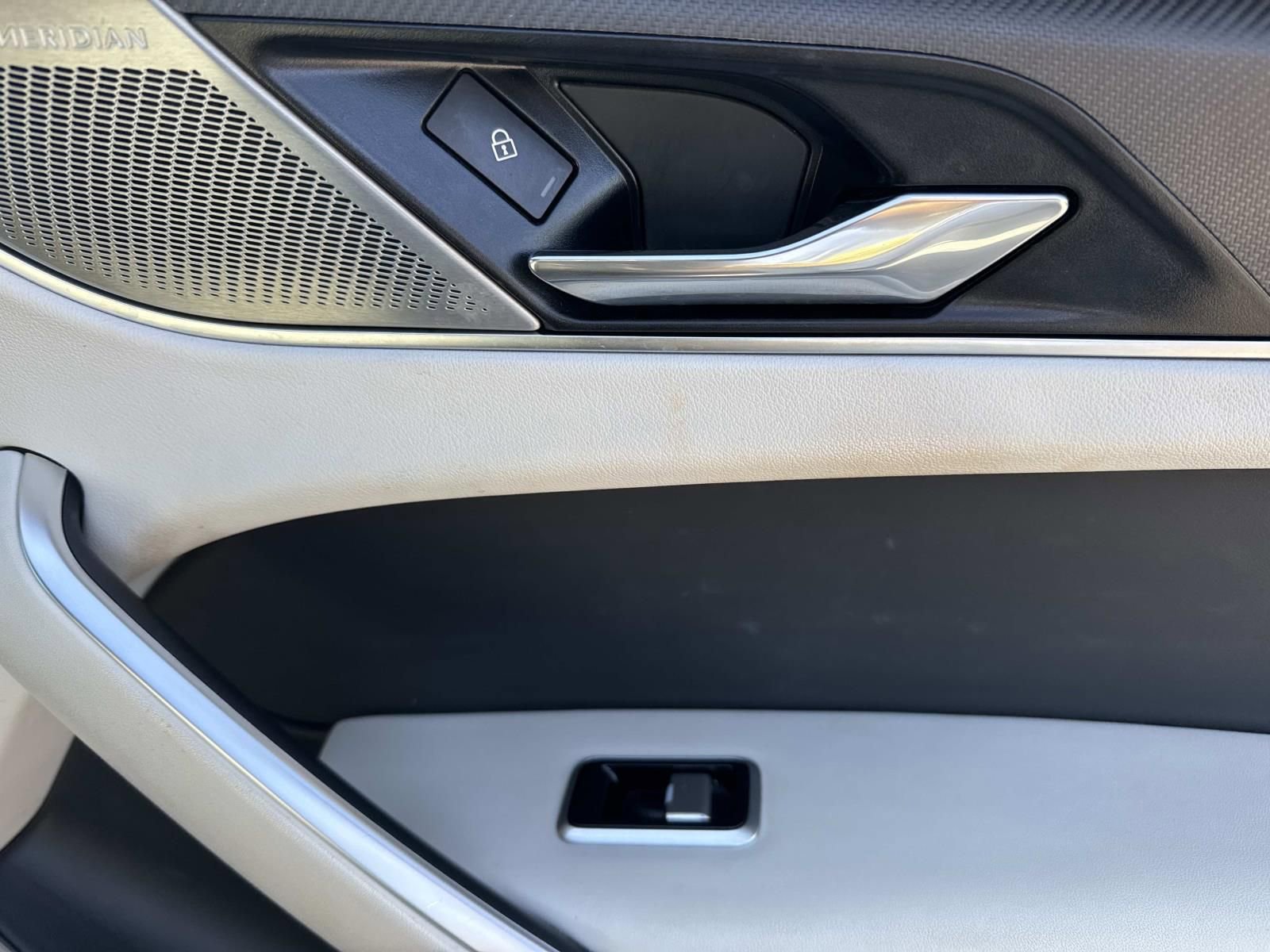 Used 2023 Jaguar F-PACE SVR image 15