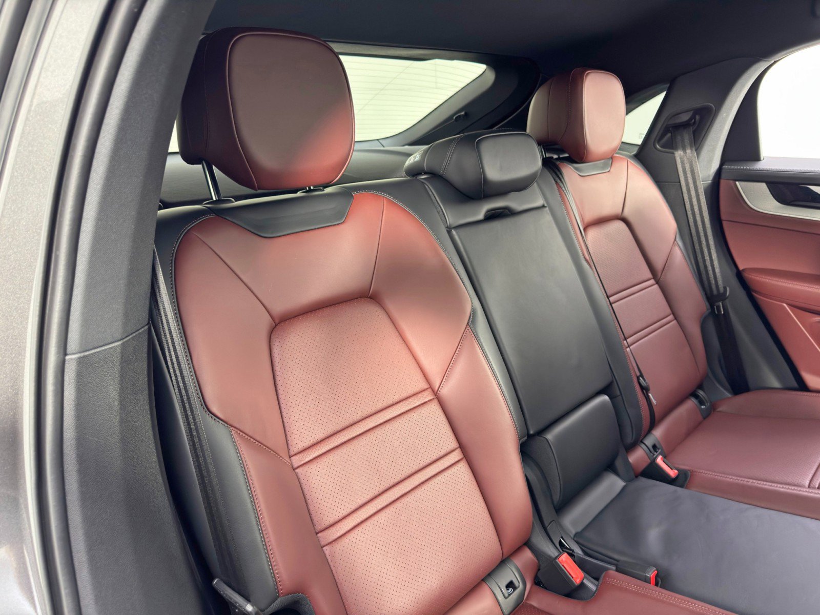 Used 2025 Porsche Cayenne S image 42