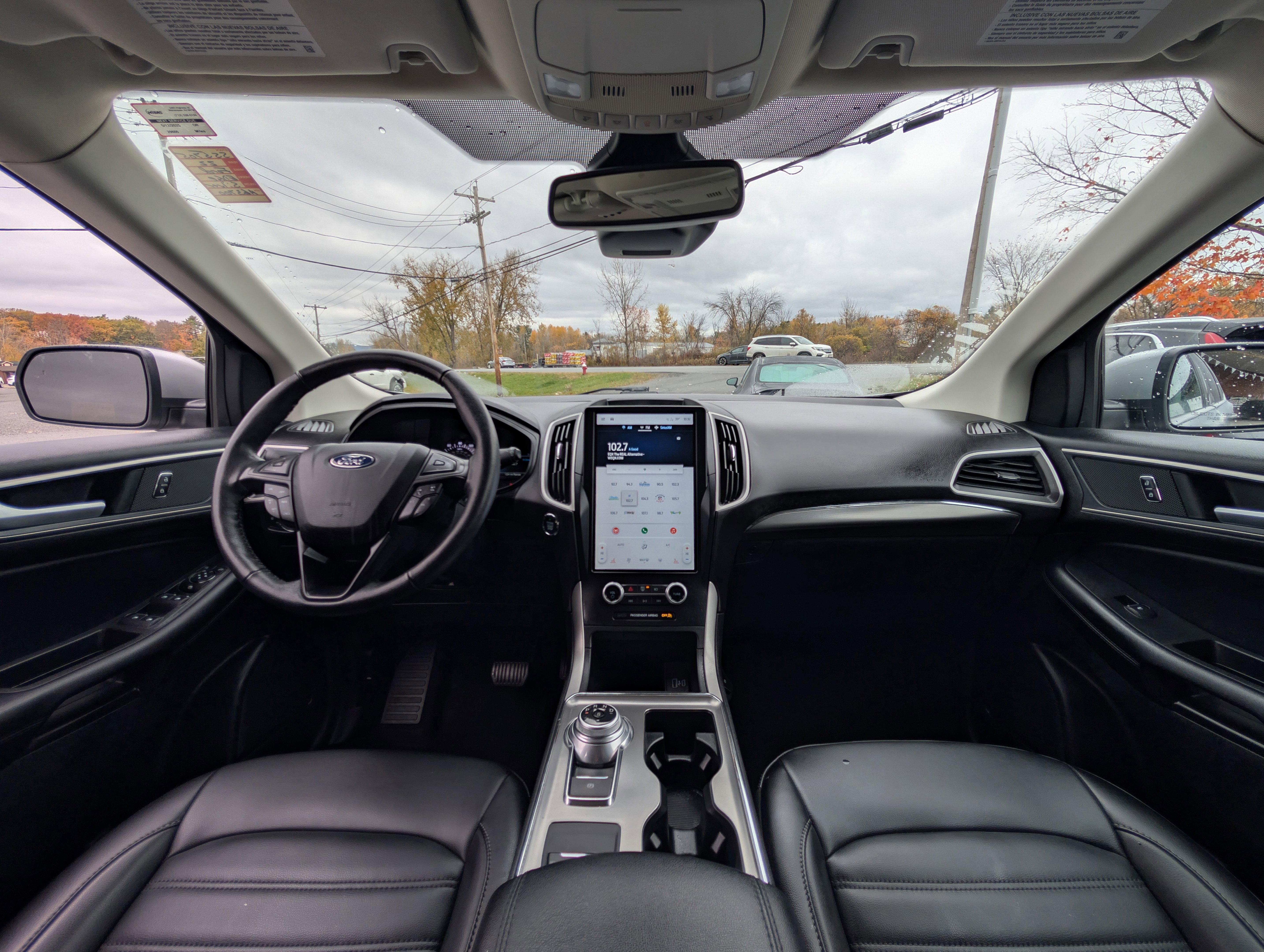 Used 2022 Ford Edge SEL w/ Convenience Package image 2