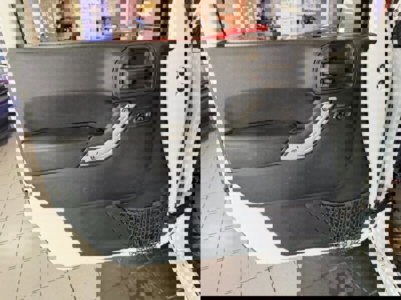 Used 2018 Jeep Wrangler Unlimited Sahara image 18