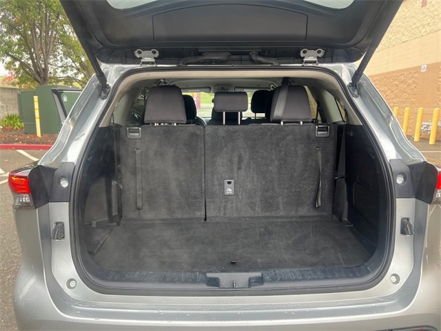 Used 2024 Toyota Highlander LE image 17