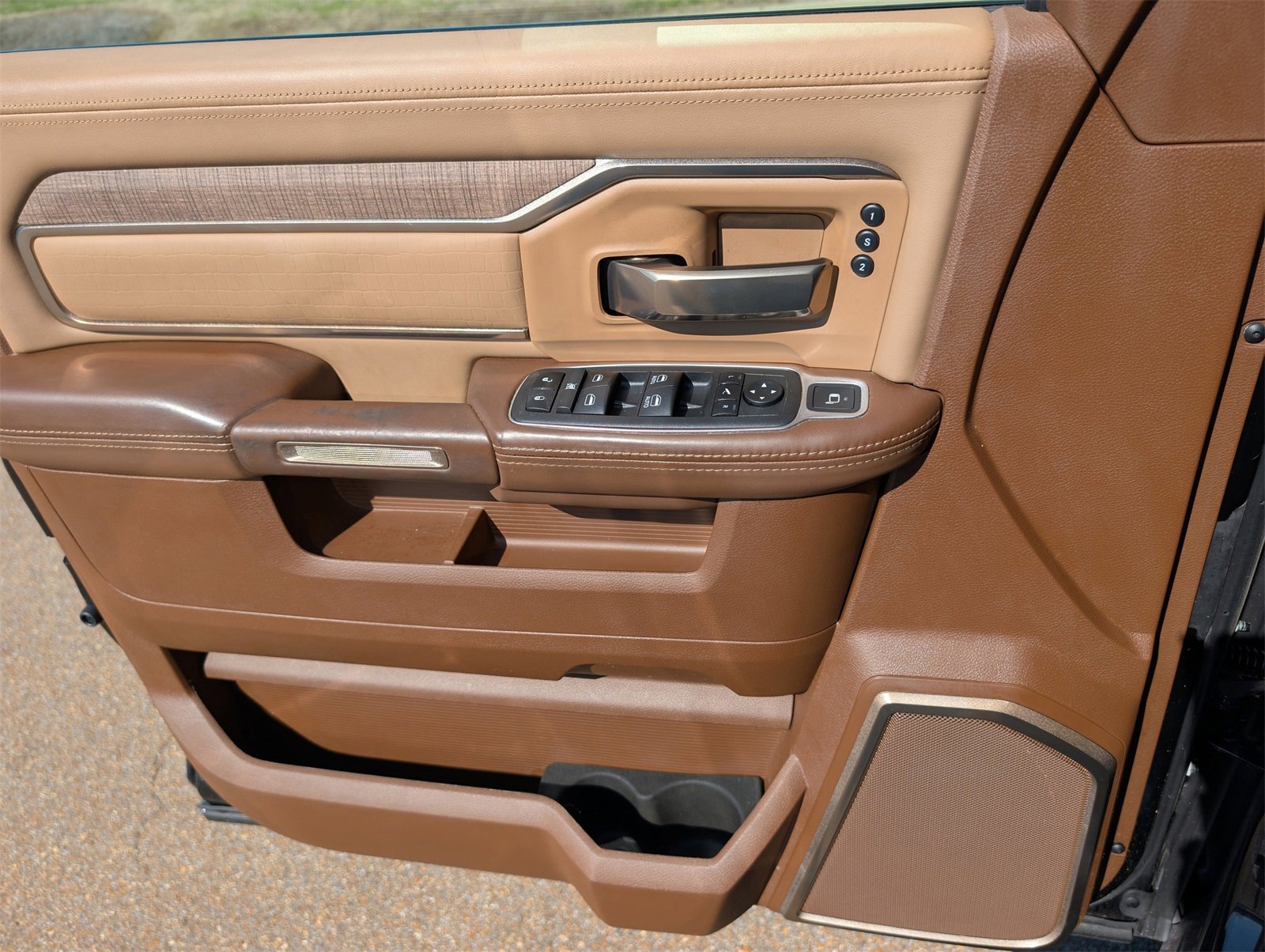 Used 2022 RAM 3500 Limited image 20