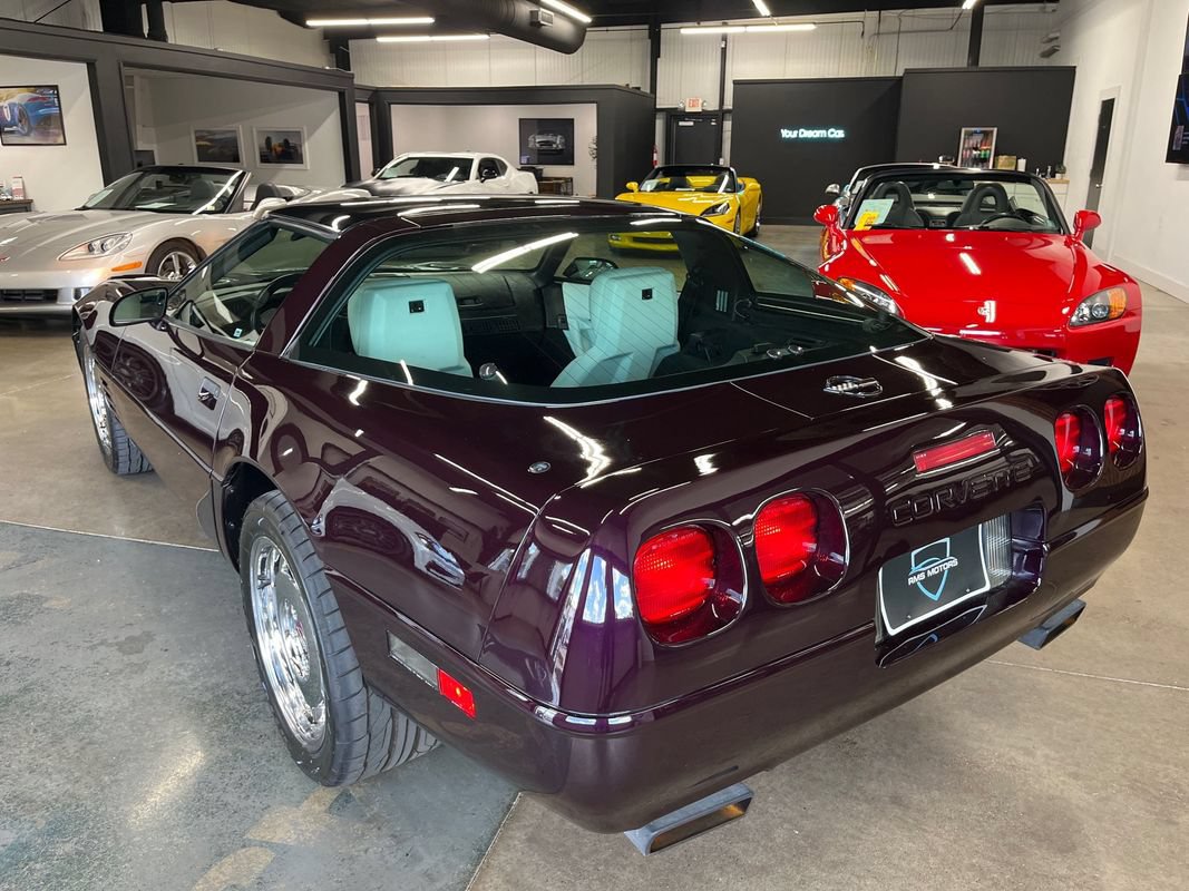 Used 1993 Chevrolet Corvette Coupe RWD image 12
