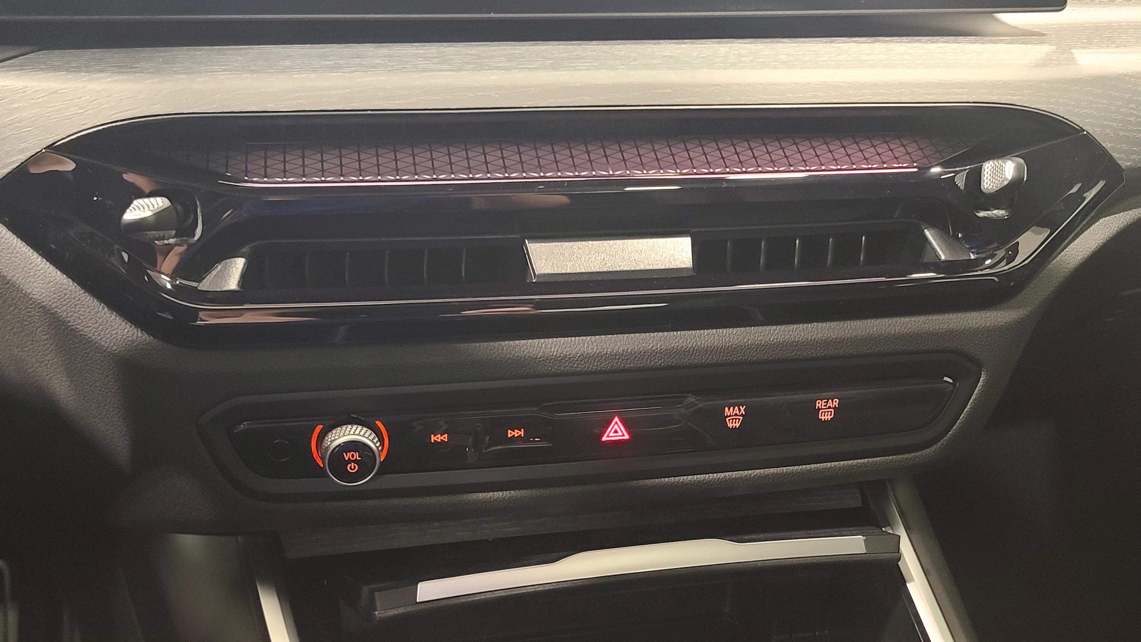 New 2026 BMW 330i Sedan w/ M Sport Package image 22