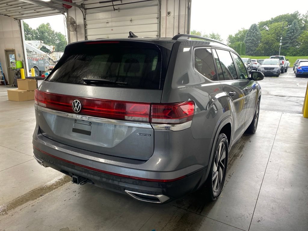 Used 2025 Volkswagen Atlas SE AWD/4WD image 4