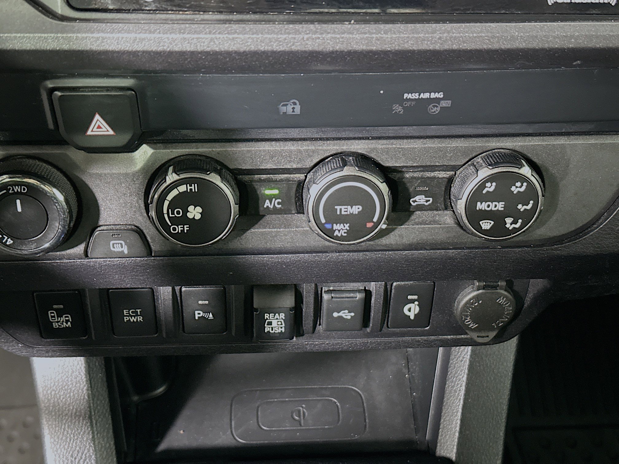 Used 2020 Toyota Tacoma TRD Off-Road w/ Technology Package image 23