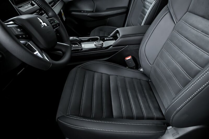 New 2025 Mitsubishi Outlander AWD image 13