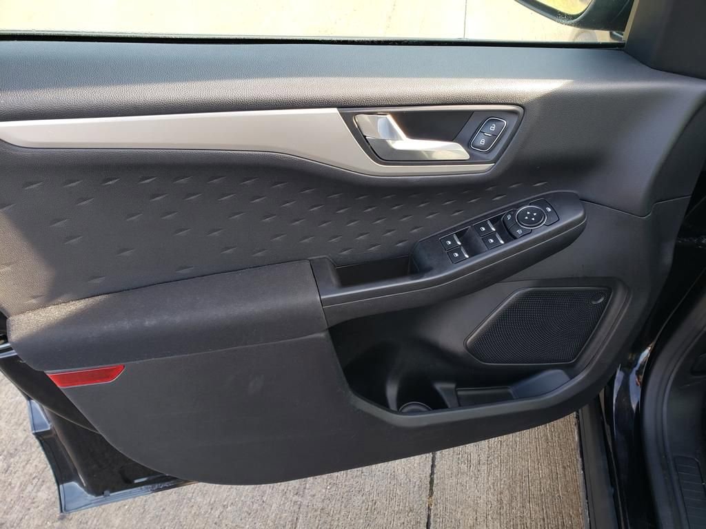 Used 2020 Ford Escape SE image 16