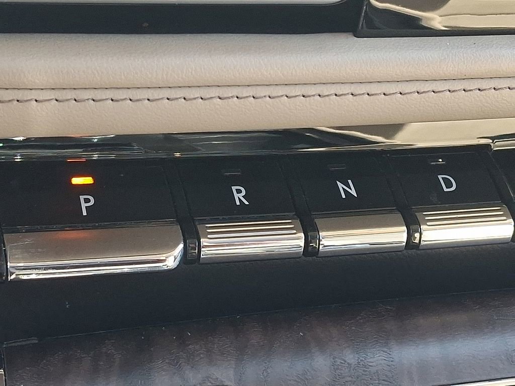 Used 2020 Lincoln Aviator Reserve w/ Equipment Group 202A image 16